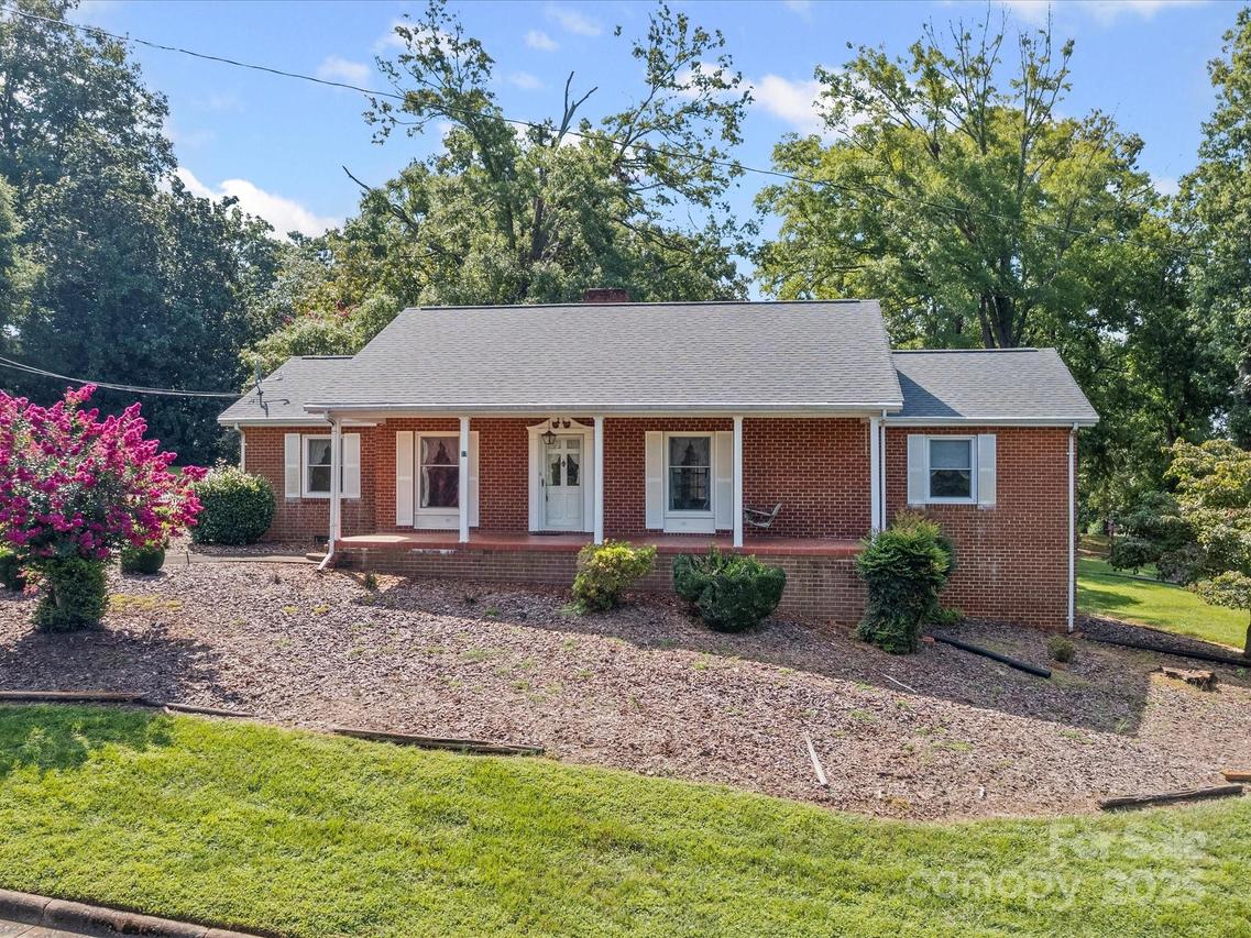 33 Lake St., Badin, NC 28009