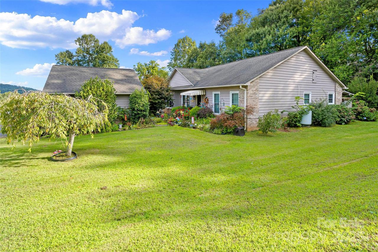 88 Whispering Pines Dr., Marion, NC 28752