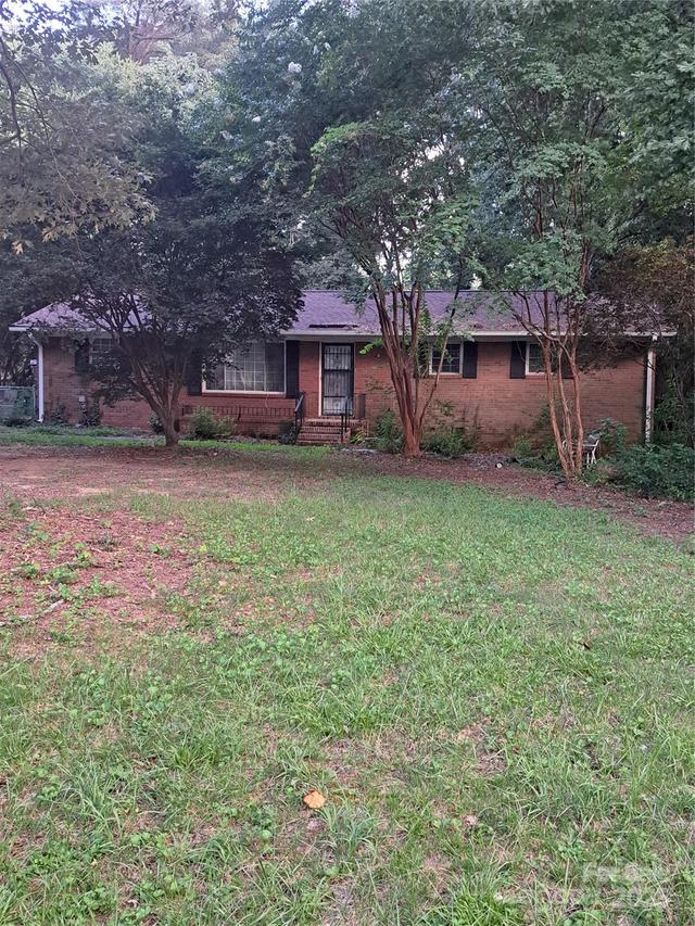 2700 Dellinger Cir., Charlotte, NC 28269