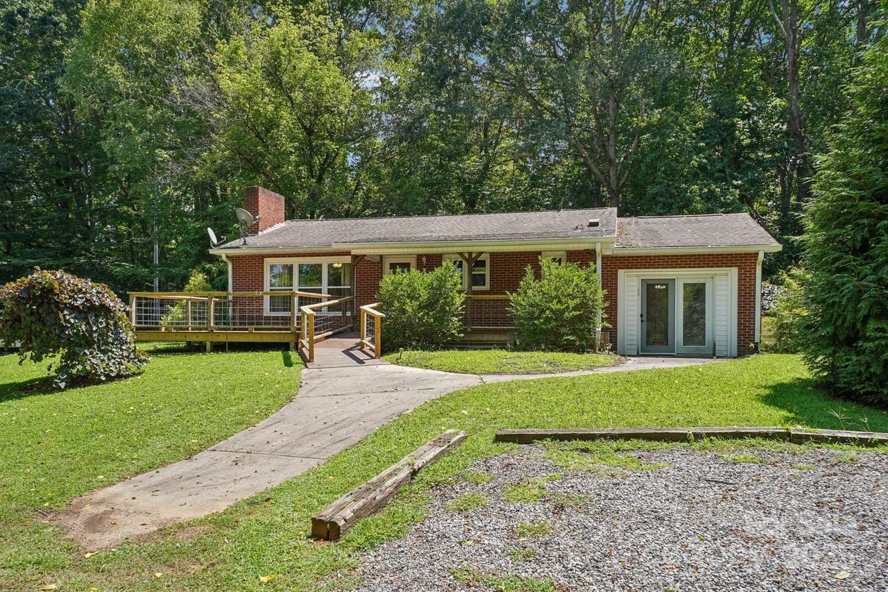623 Edwards Cove Rd., Waynesville, NC 28786