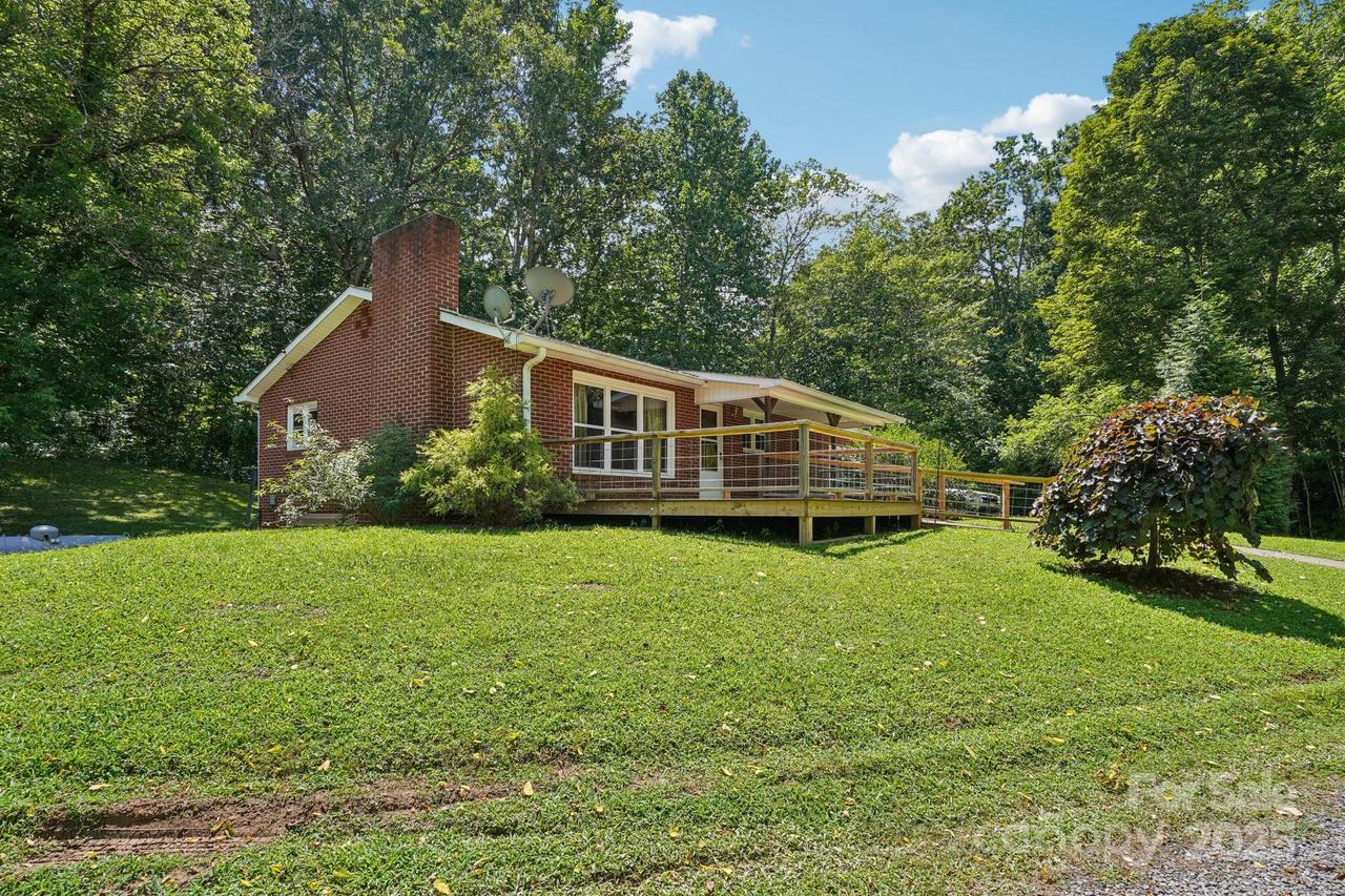 623 Edwards Cove Rd., Waynesville, NC 28786