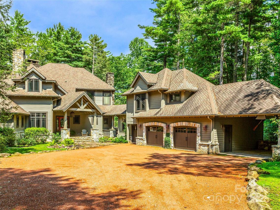 46 Mills Creek Dr., Lake Toxaway, NC 28747