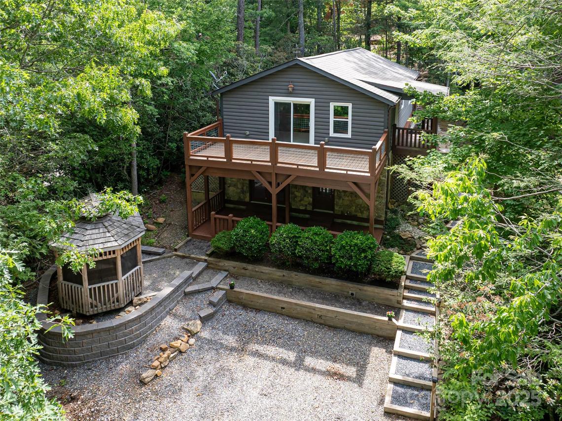 153 Buckner Rd., Black Mountain, NC 28711