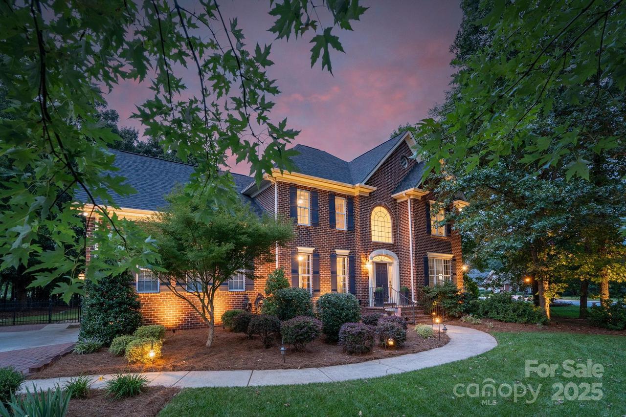 2121 Flagstick Dr., Matthews, NC 28104
