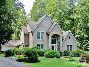 27 Mountain Lake Dr., Hendersonville, NC 28739