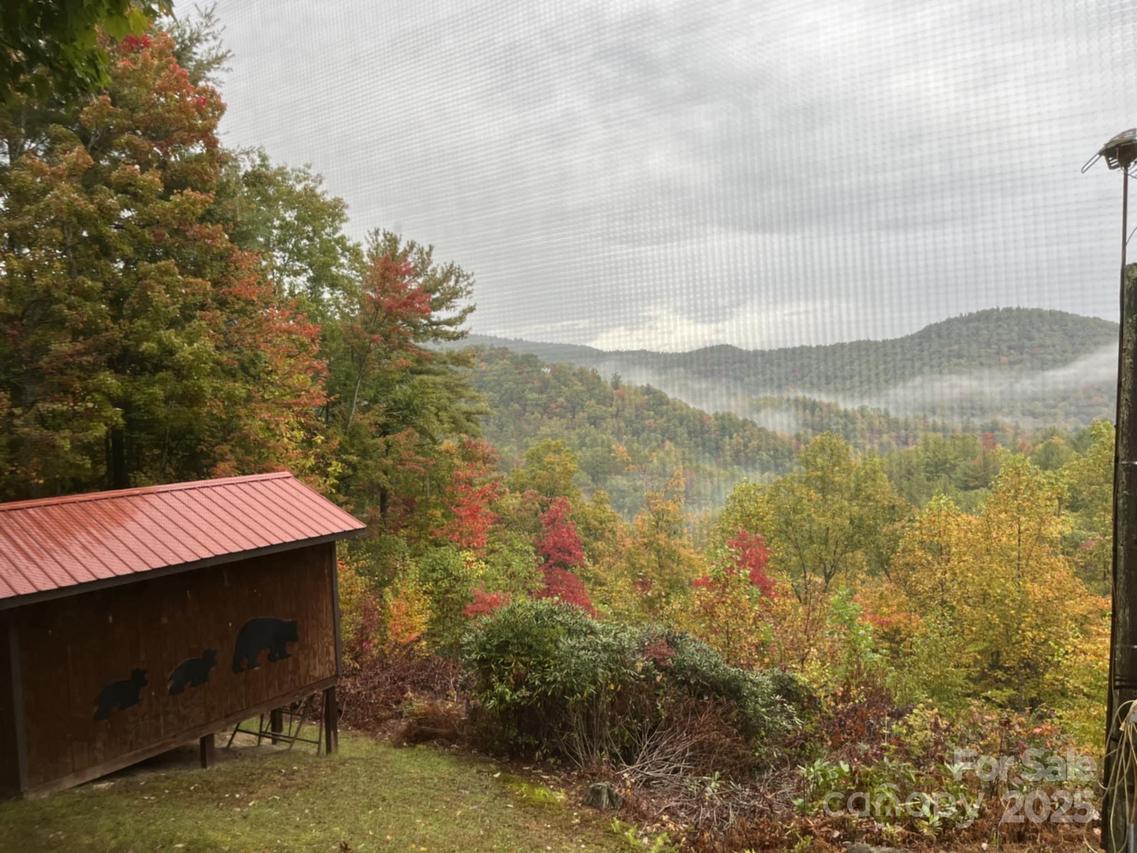 805 Deer Crossing Ln., Lenoir, NC 28645