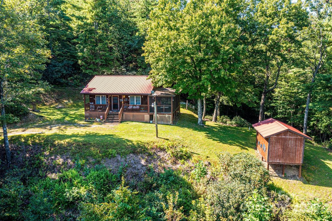 805 Deer Crossing Ln., Lenoir, NC 28645
