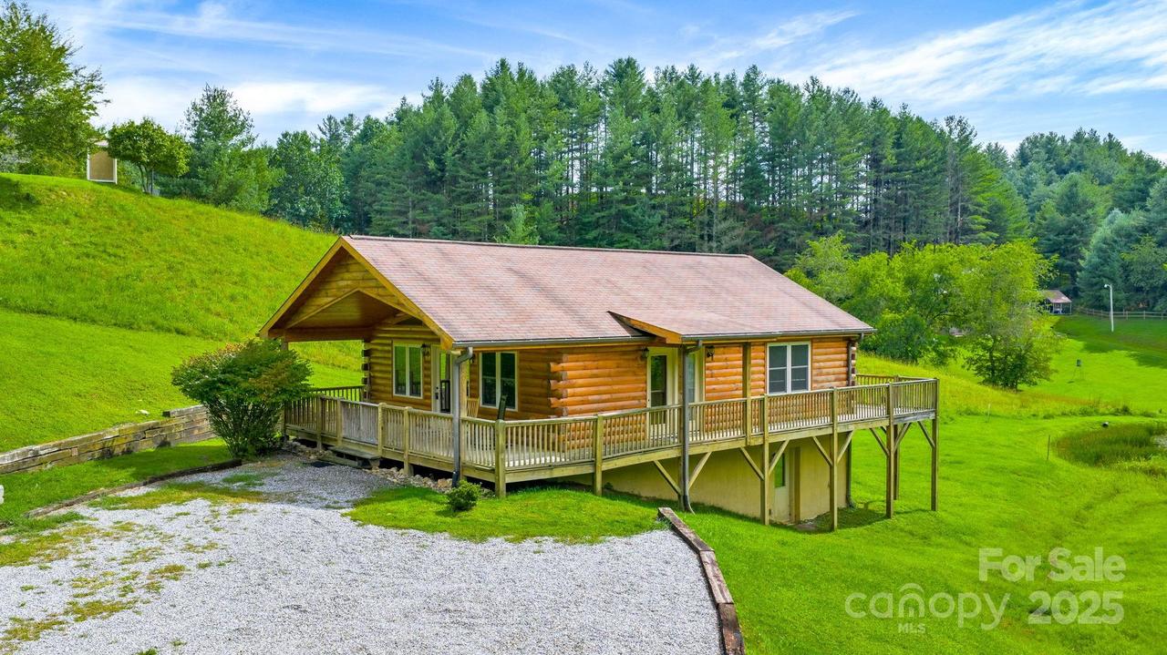 637 River Country Rd., Piney Creek, NC 28663
