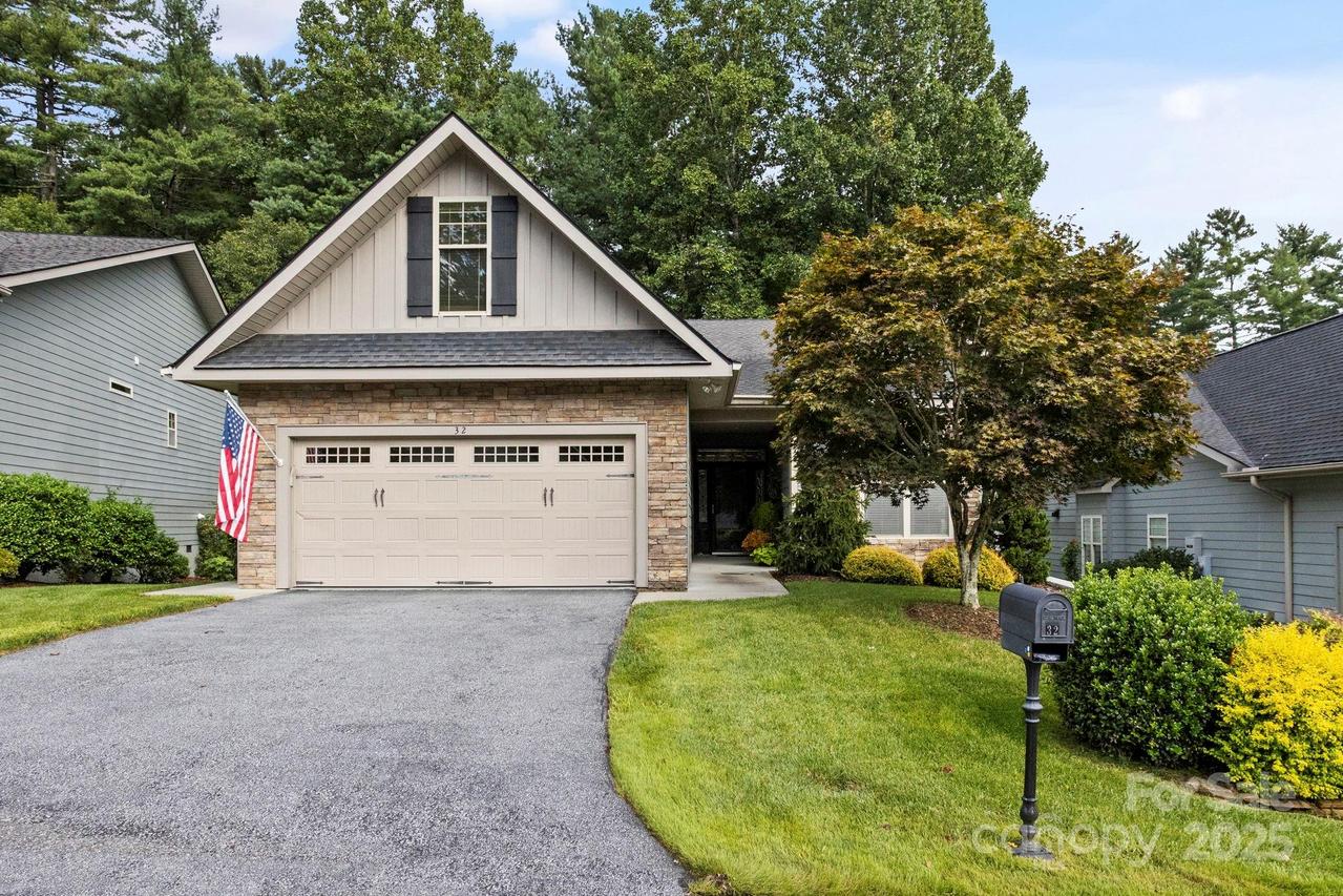 32 Walden Pond Dr., Hendersonville, NC 28791