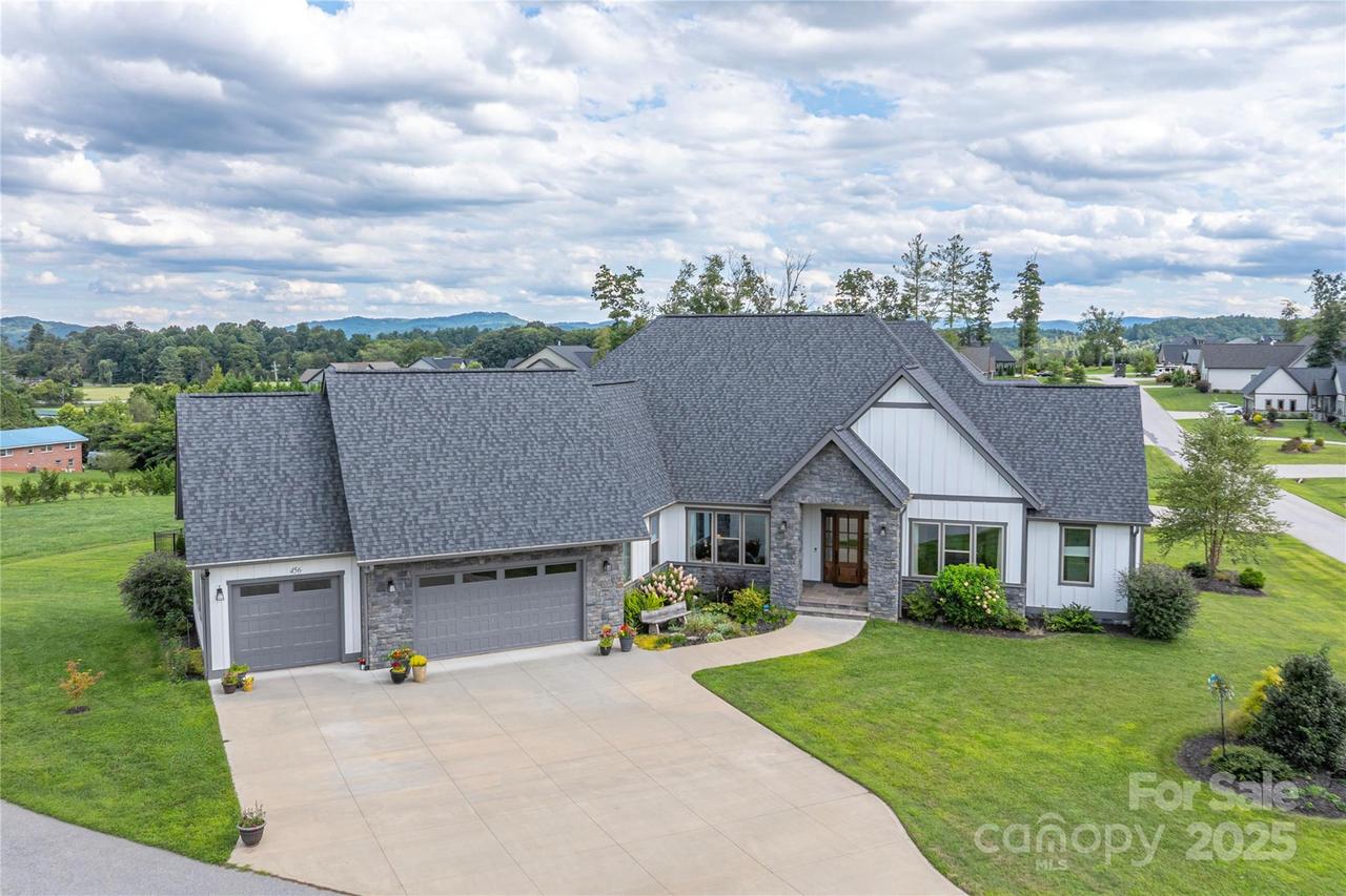 456 Samuel Dr., Mills River, NC 28759