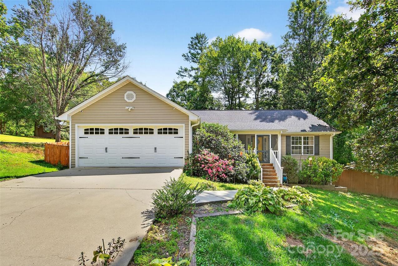 52 Grey Haven Dr., Mills River, NC 28759