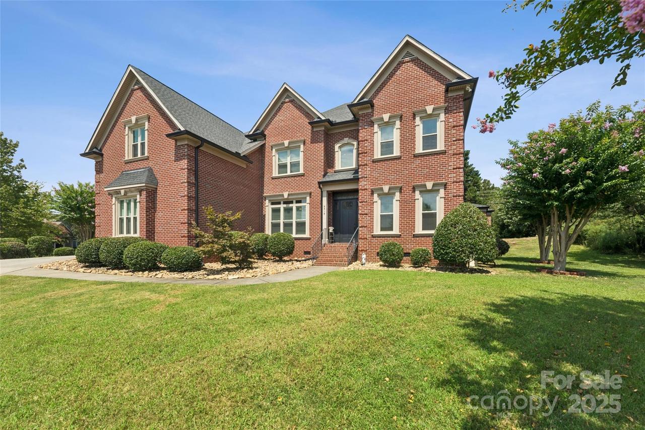 5518 Two Iron Dr., Matthews, NC 28104