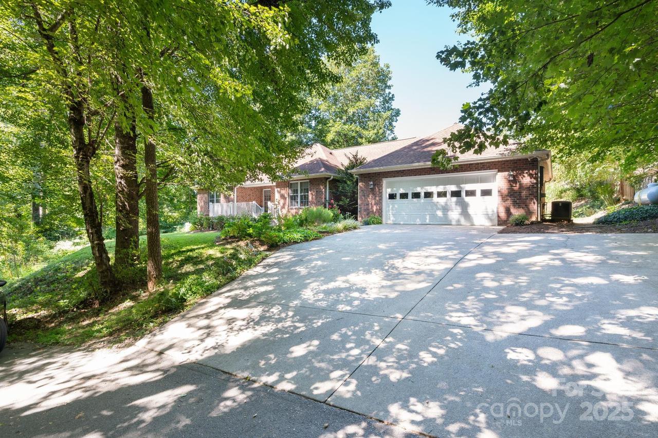 21 Campbell St., Black Mountain, NC 28711