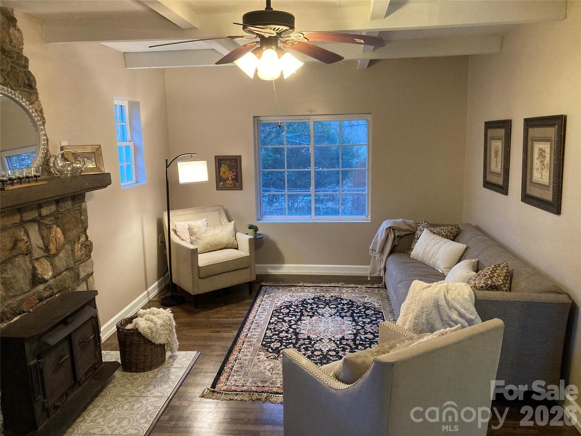 201 Merriman Rd., Hendersonville, NC 28791