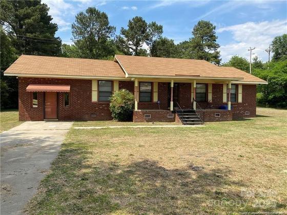 914 Cliffdale Dr., Laurinburg, NC 28352