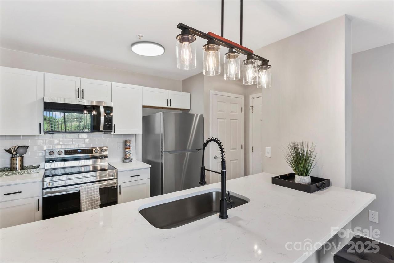 1620 Arlyn Cir. #E, Charlotte, NC 28213