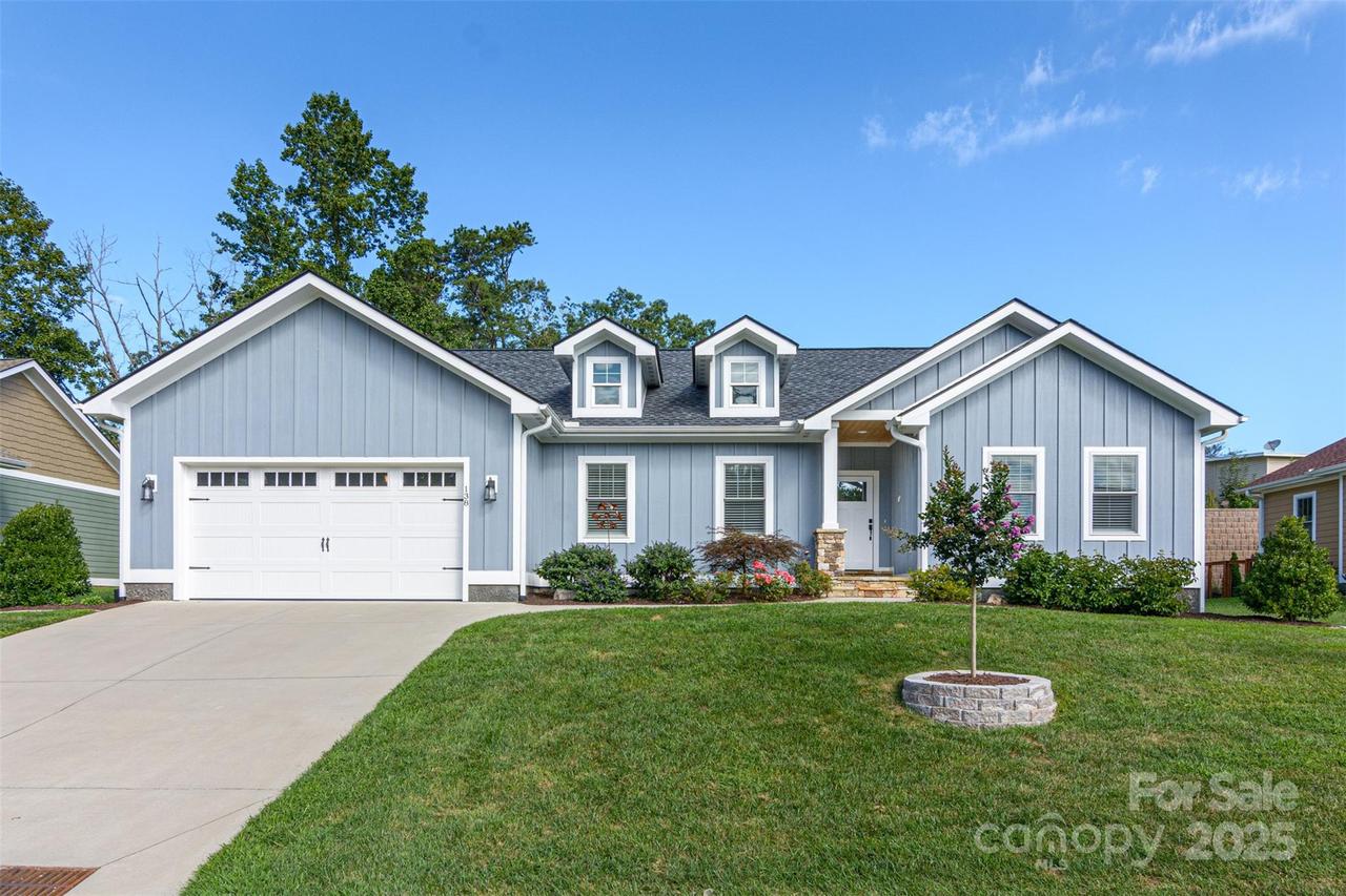 138 Olde Oak Way, Hendersonville, NC 28792
