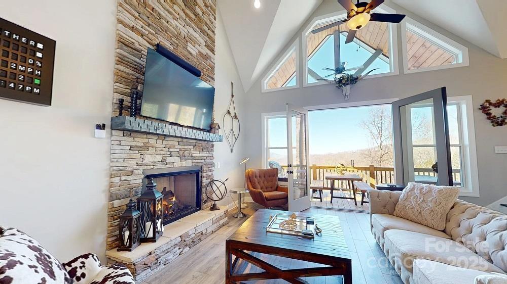 1105 Falls View Dr., Bryson City, NC 28713