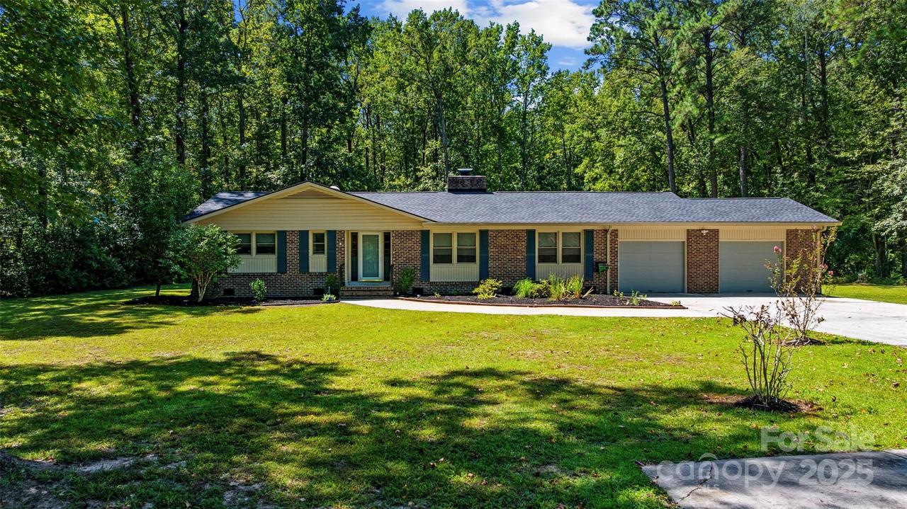 10 Pinewood Dr., Carolina Shores, NC 28467