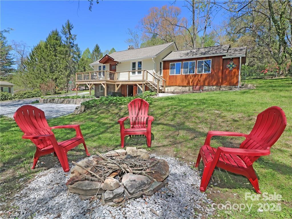 811 Miami Ter., Hendersonville, NC 28791