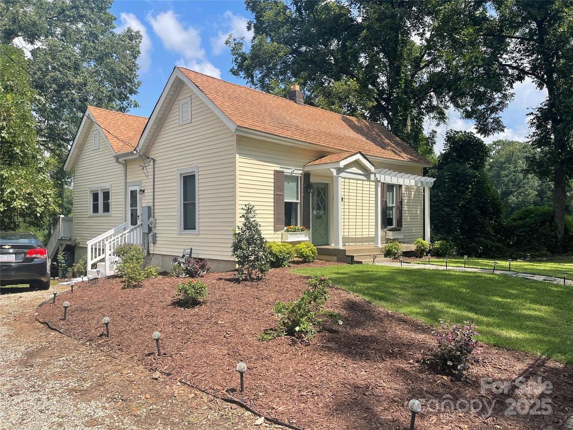 505 S Academy St. #8, Mooresville, NC 28117