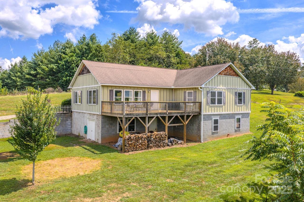 44 Crystal View Way, Leicester, NC 28748