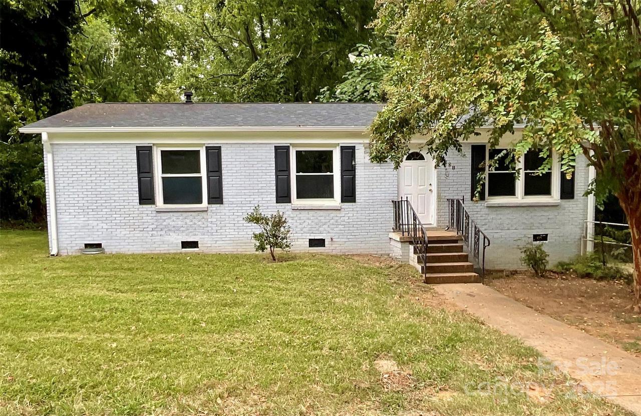 2301 Kennesaw Dr., Charlotte, NC 28216