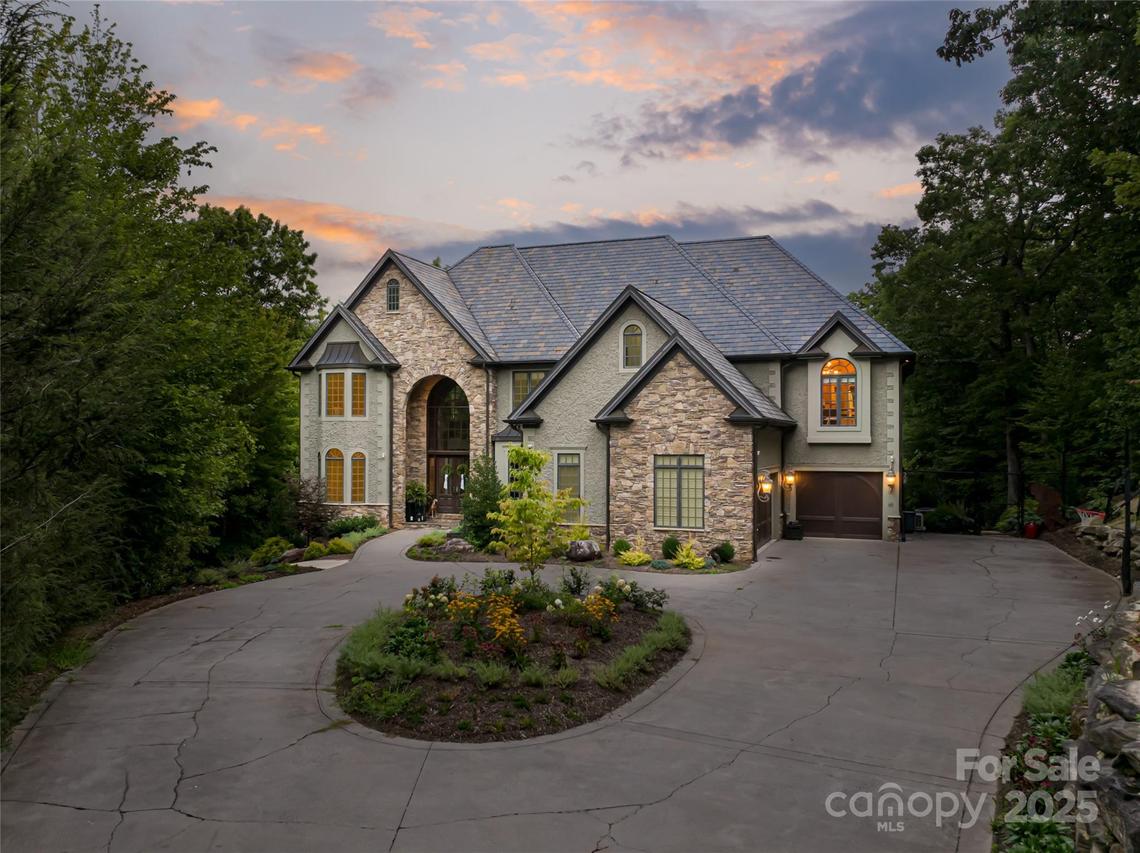 413 Barrington Dr., Asheville, NC 28803