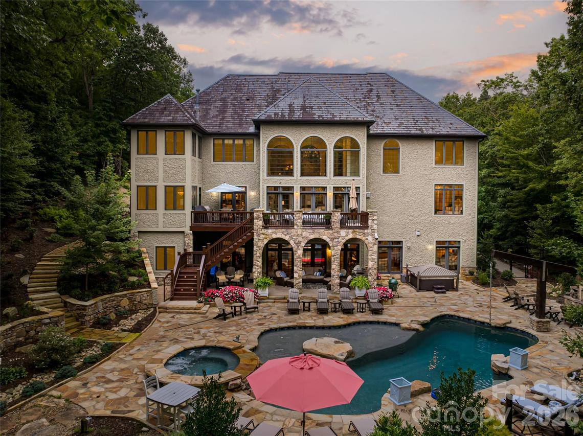 413 Barrington Dr., Asheville, NC 28803