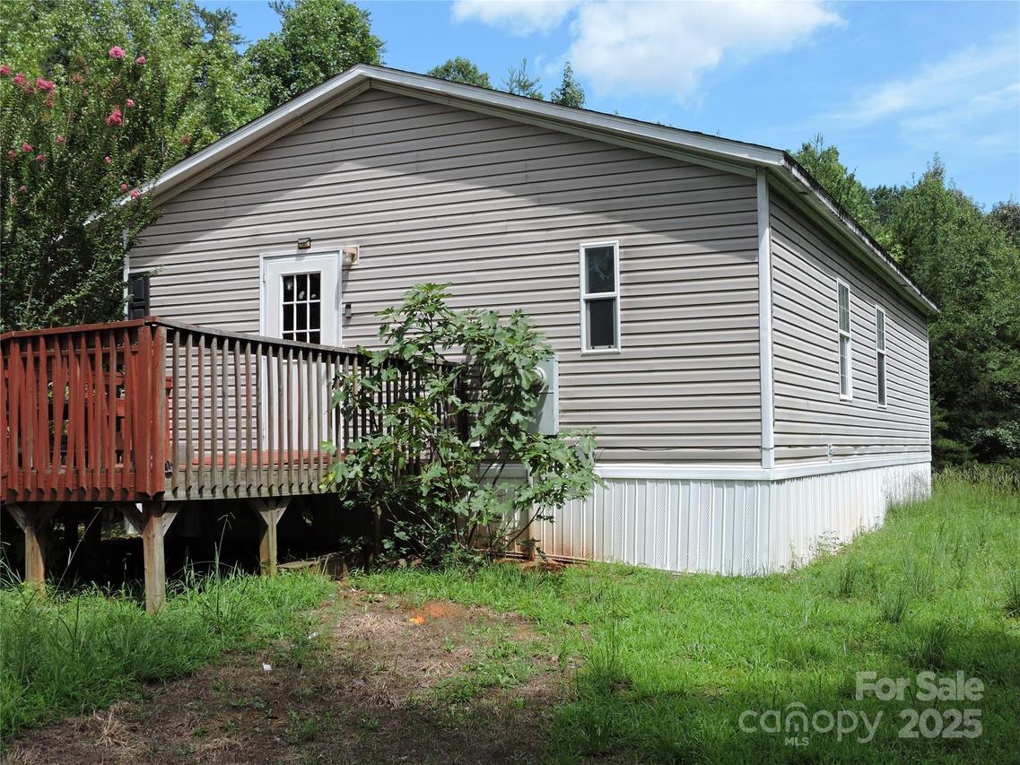 2065 Skyuka Rd., Columbus, NC 28722