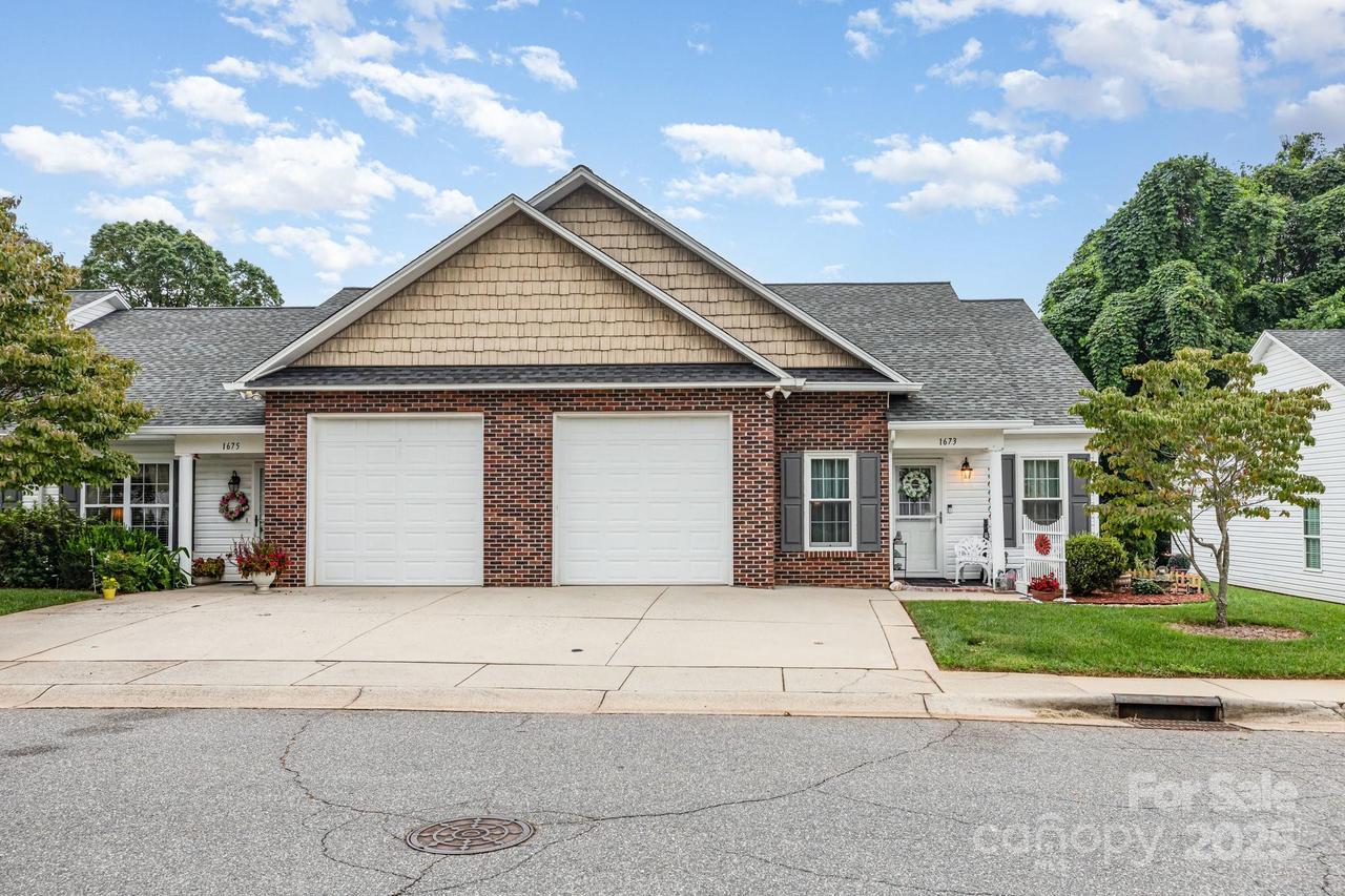1673 Golden Cedar Ln., Newton, NC 28658