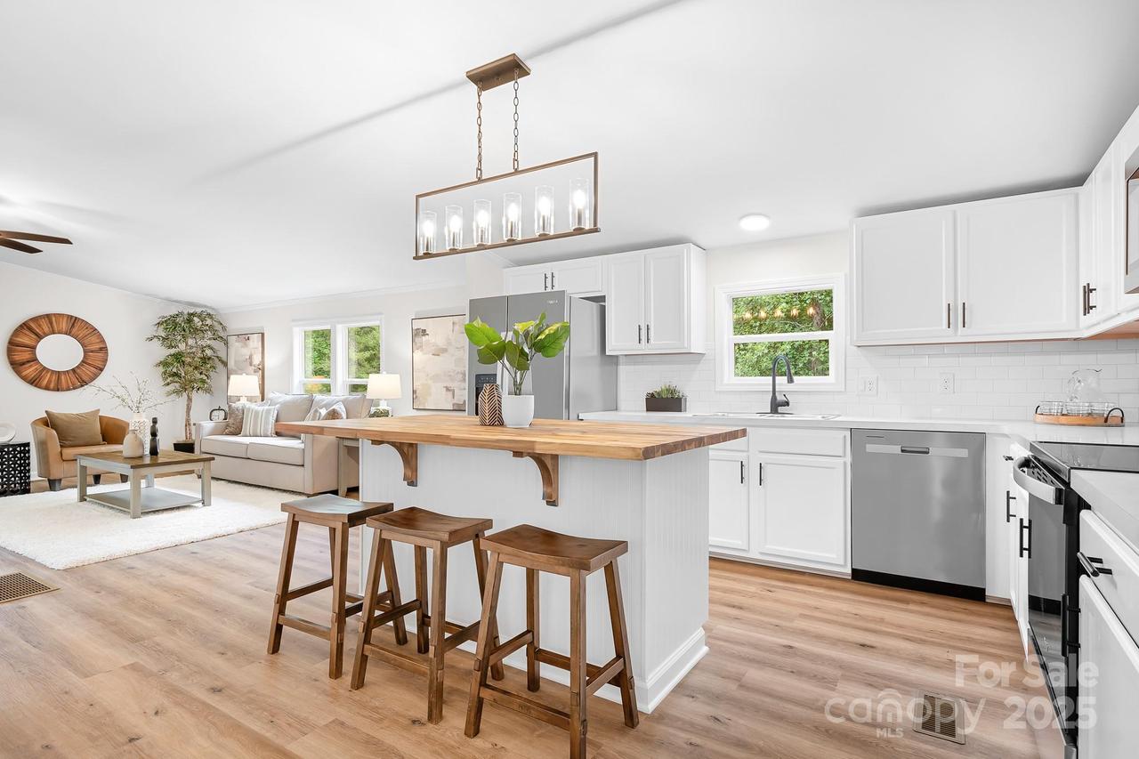 136 Ridge Creek Dr., Troutman, NC 28166