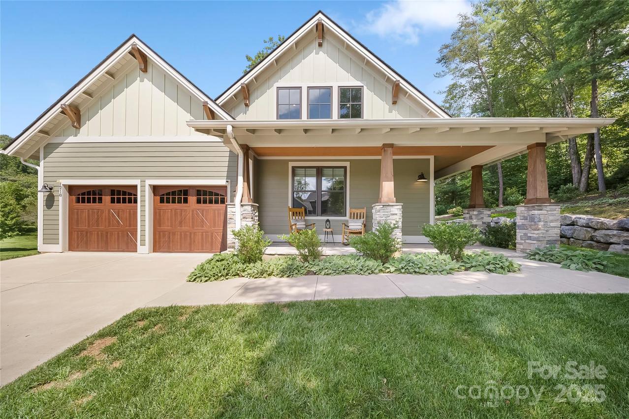 218 Barnrock Dr., Mills River, NC 28759