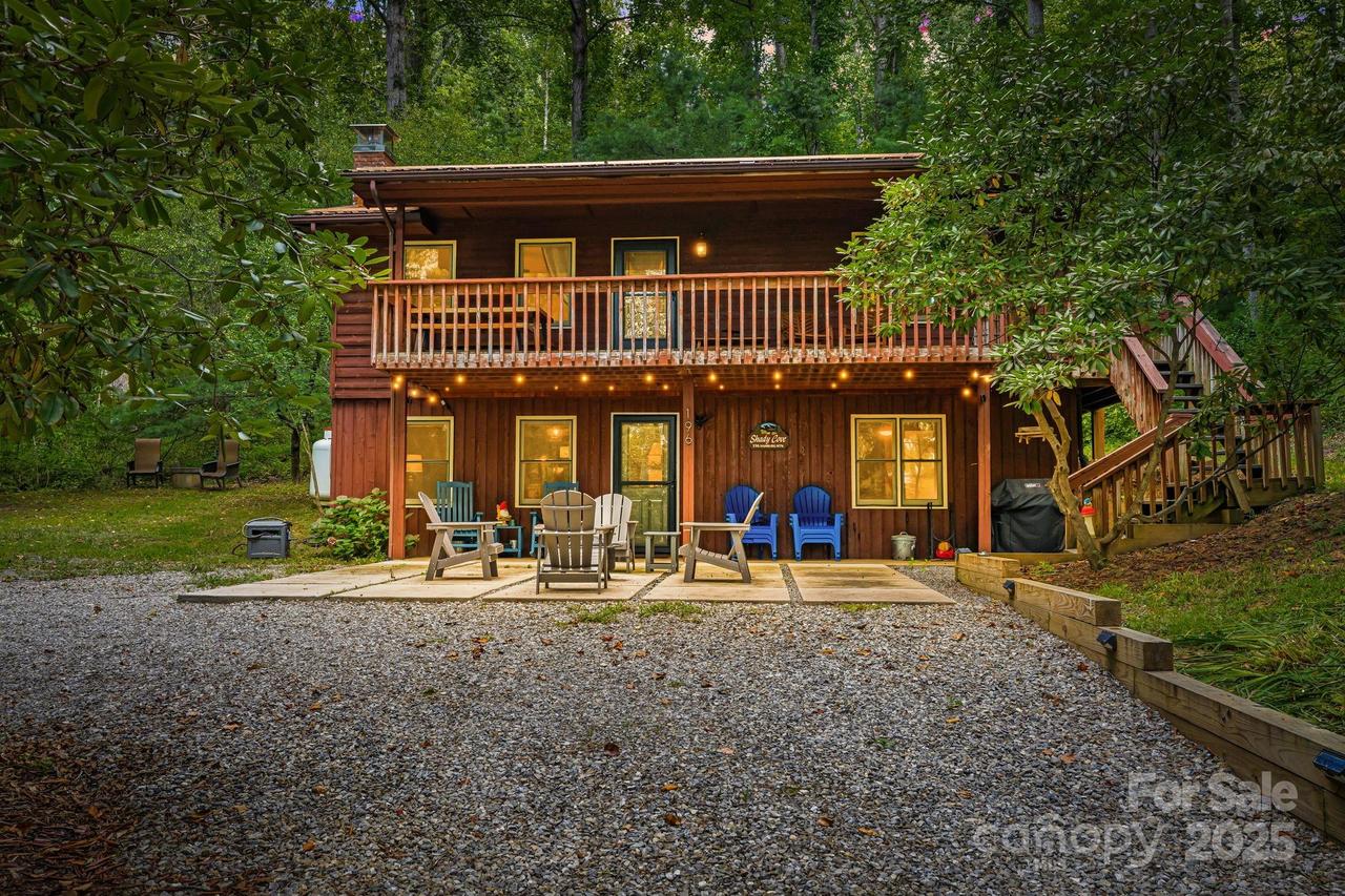 196 Hamburg Mountain Rd., Weaverville, NC 28787