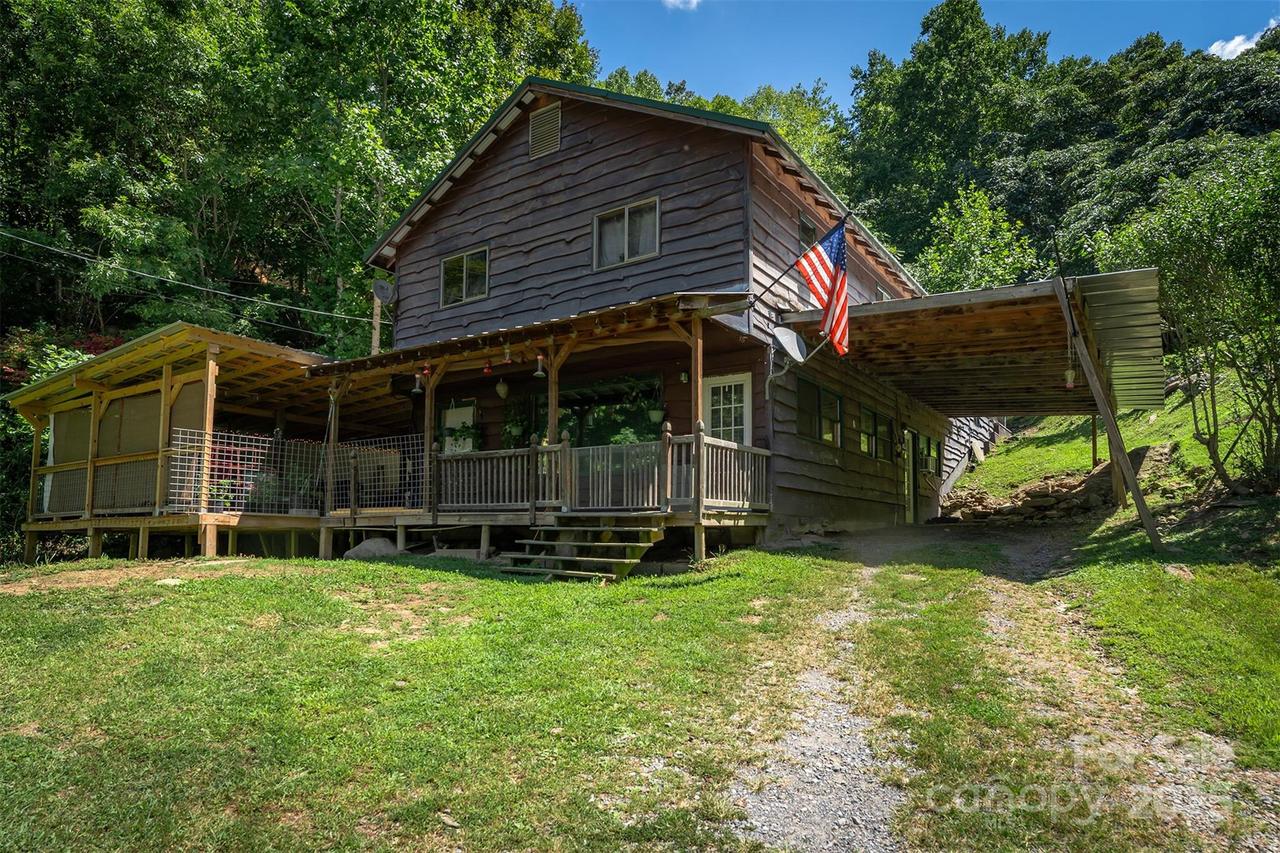 1145 Woolyshot Branch Rd., Hot Springs, NC 28743