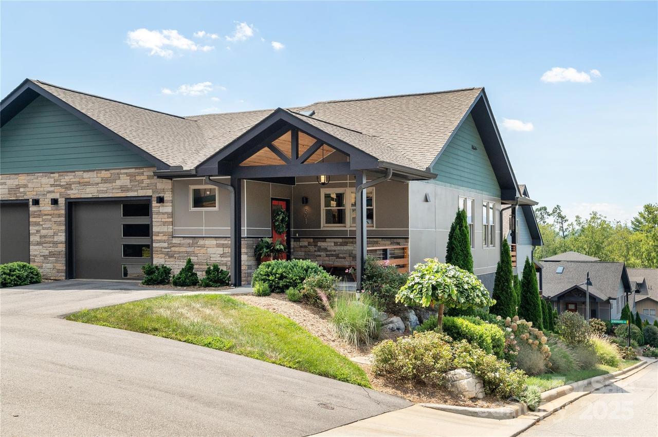 301 Ava Ln., Asheville, NC 28804
