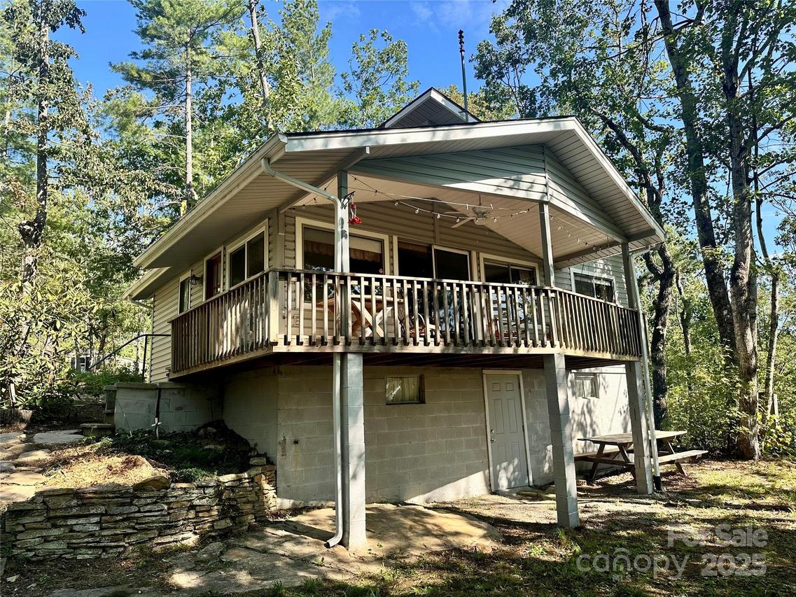 300 Mcmillan Dr., Hendersonville, NC 28792