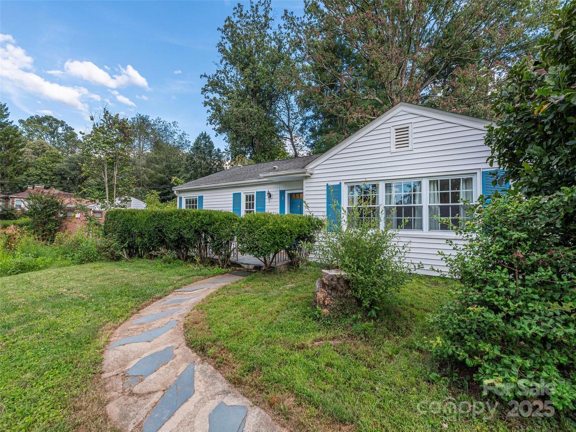 3 Forestdale Dr., Asheville, NC 28803