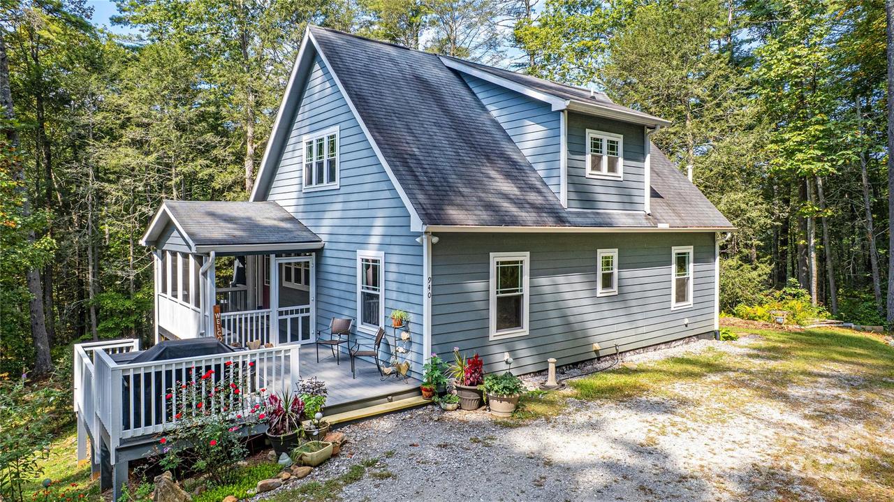 940 Rich Mountain Rd., Flat Rock, NC 28731