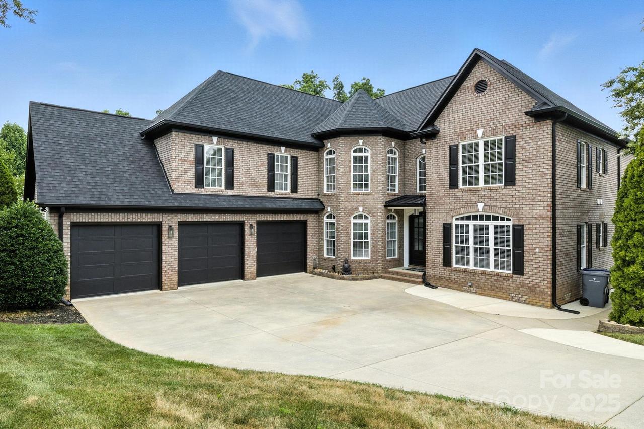 4134 Burnage Hall Rd., Harrisburg, NC 28075