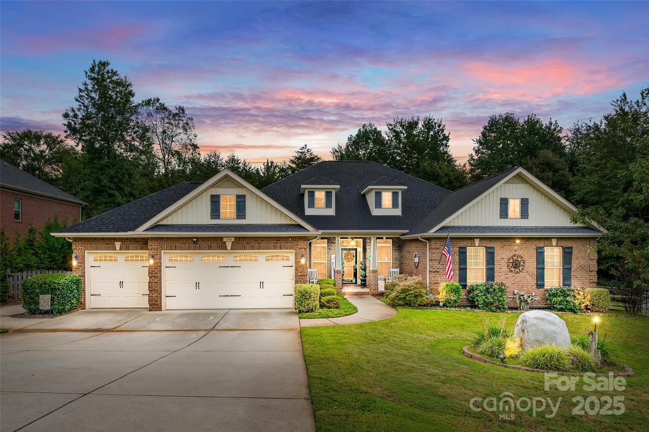 244 Mills Plantation Cir., Troutman, NC 28166