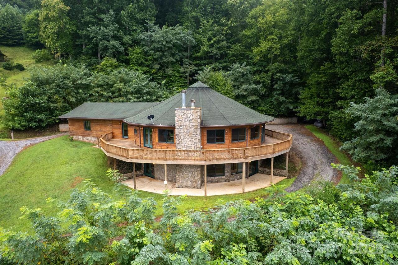 417 Quiet Forest Ln., Sylva, NC 28779