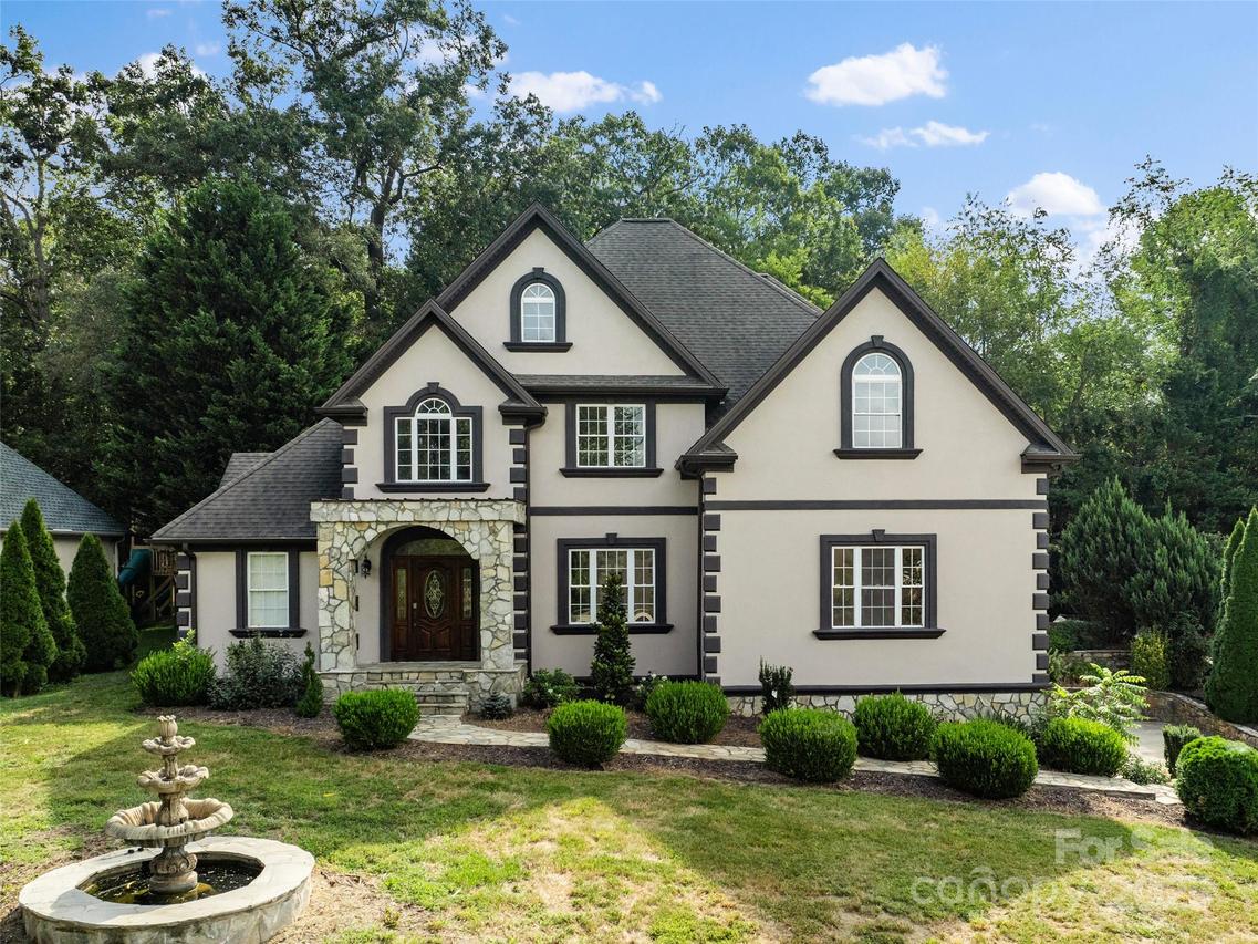 55 N Willow Brook Dr., Asheville, NC 28806