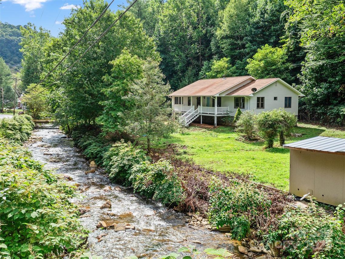 1393 Bald Mountain Rd., Burnsville, NC 28714