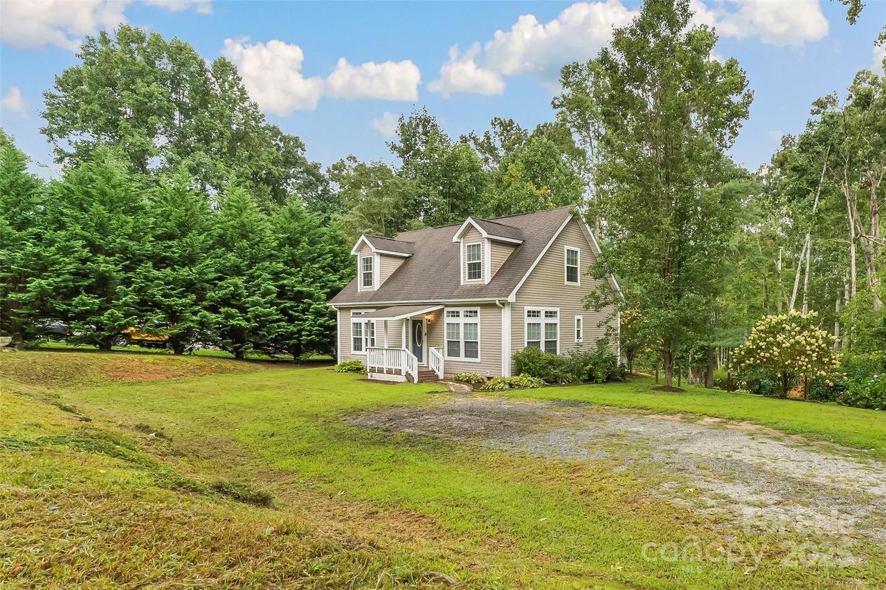 192 Chickadee Tr., Hendersonville, NC 28792