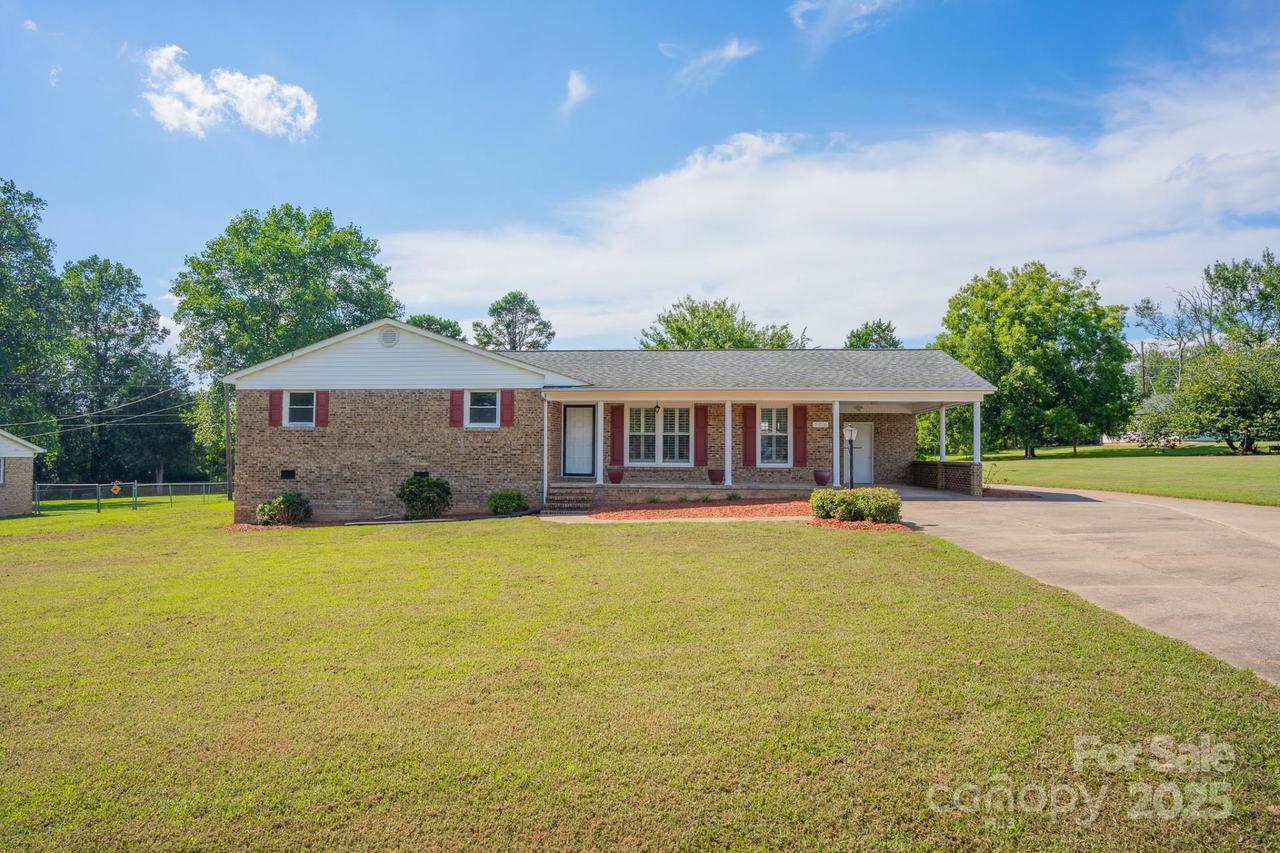 106 Plantation Dr., Kings Mountain, NC 28086