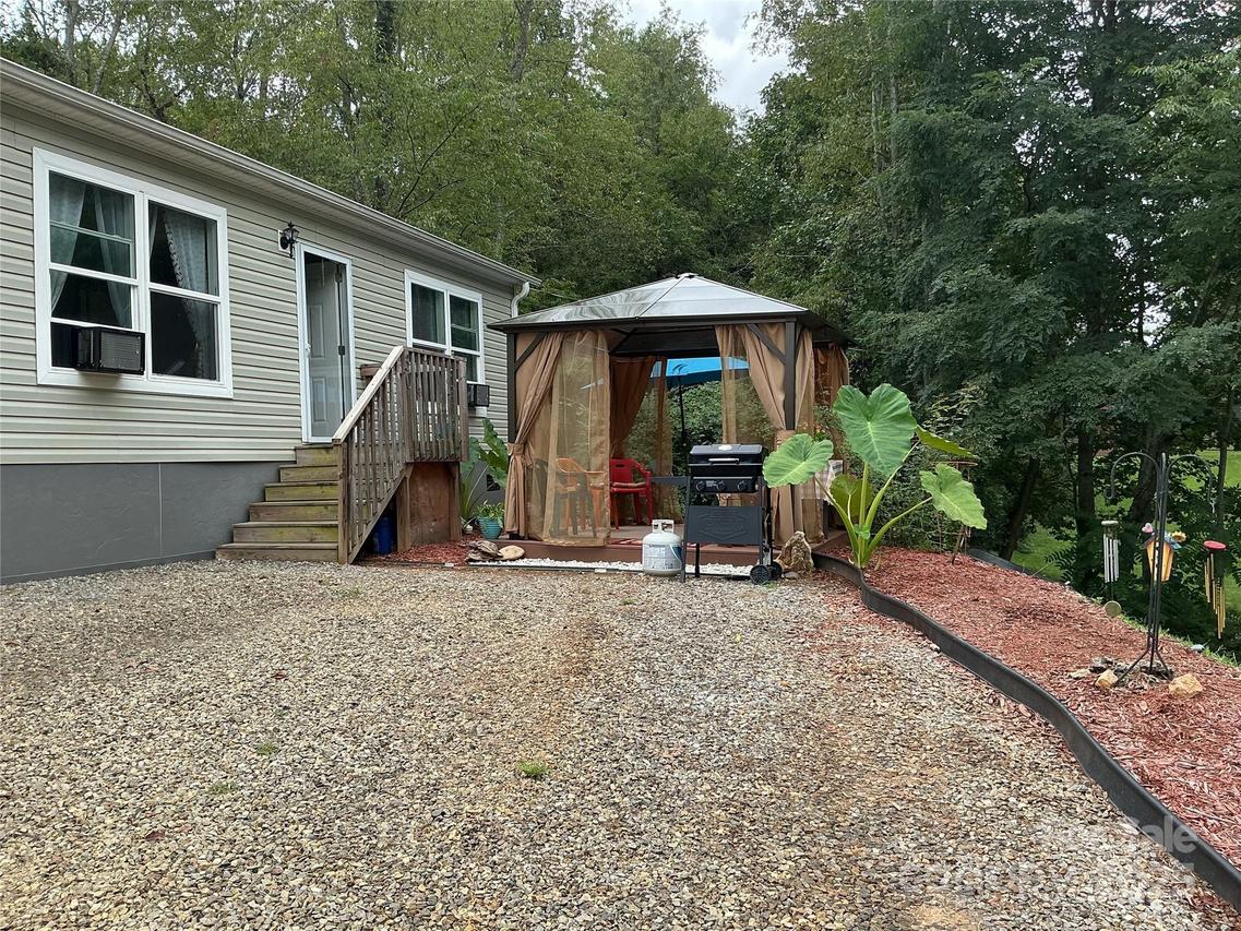 30 W Skyland Cir., Asheville, NC 28804