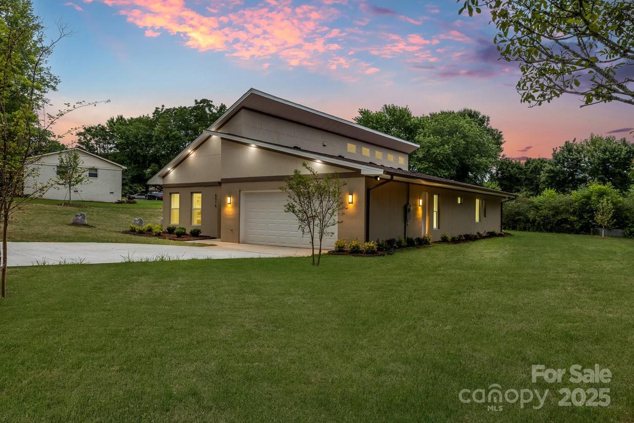 8516 Denbur Dr., Charlotte, NC 28215