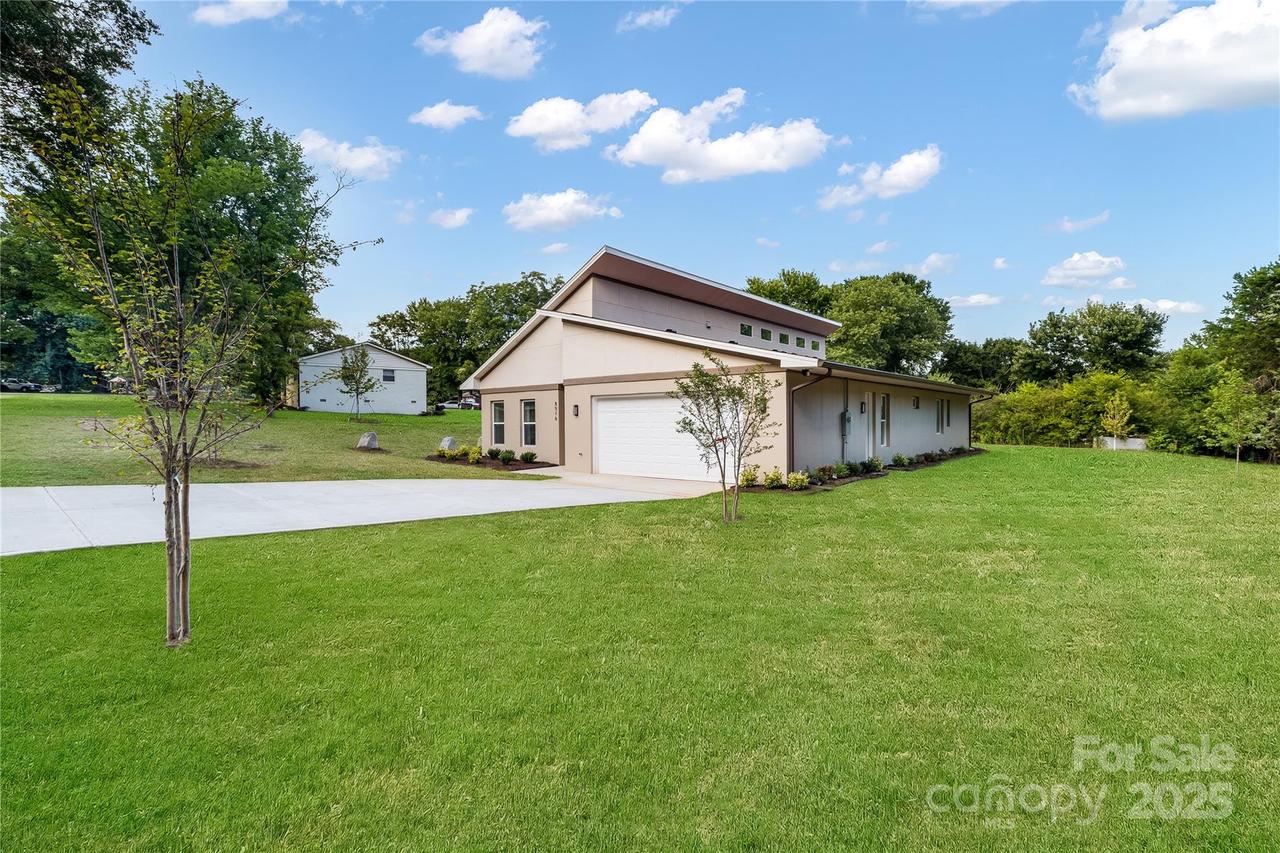 8516 Denbur Dr., Charlotte, NC 28215
