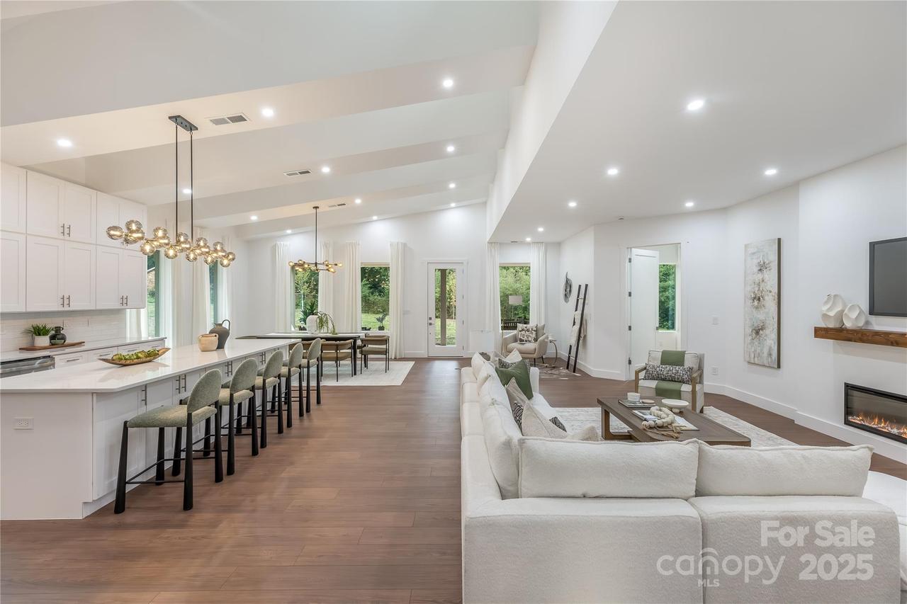 8516 Denbur Dr., Charlotte, NC 28215